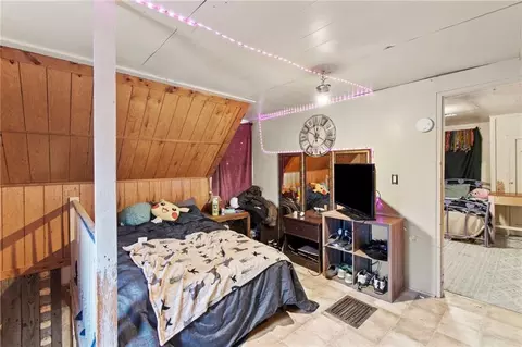 Bedroom - 616 E 3rd St, Cameron, MO 64429 photo 6 of 6