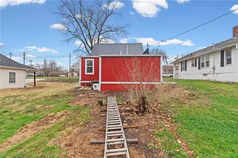 Exterior - 616 E 3rd St, Cameron, MO 64429 photo 5 of 6