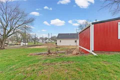 Exterior - 616 E 3rd St, Cameron, MO 64429 photo 4 of 6