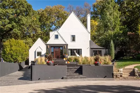 4963 Ward Pkwy, Kansas City, MO 64112