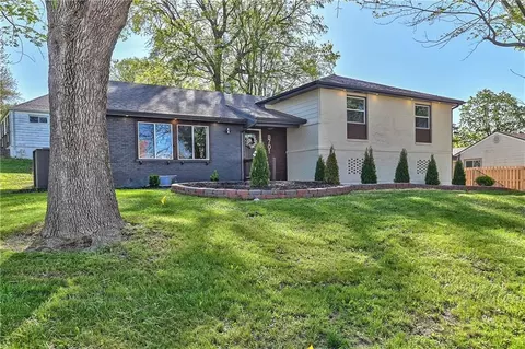 8701 Ward Pkwy, Kansas City, MO 64114