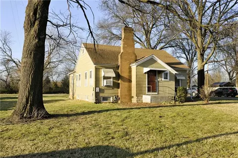 123 E Atkinson Ave, Pittsburg, KS 66762