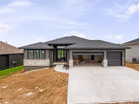 25152 W 141st Ter, Olathe, KS 66061