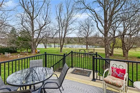 1510 S Lakestone Dr, Olathe, KS 66061