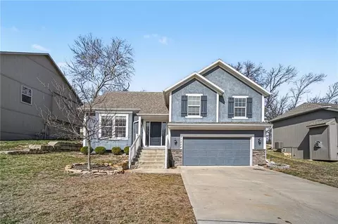11224 Cernech Rd, Kansas City, KS 66109