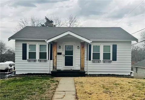 1209 S 30th St, Saint Joseph, MO 64507