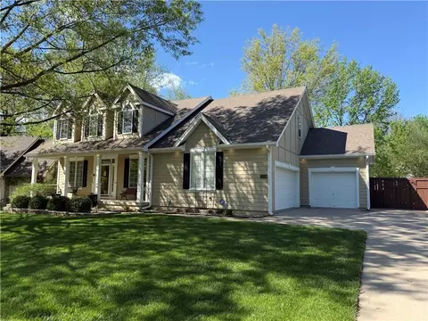 2219 SW Park Ave, Blue Springs, MO 64015