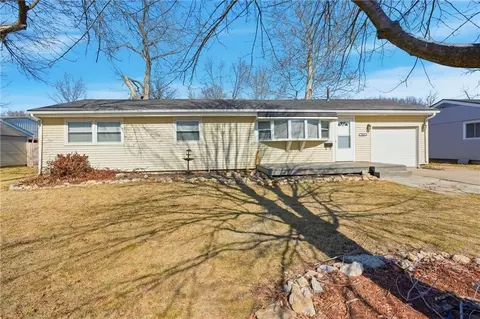 1002 NE 62nd St, Gladstone, MO 64118