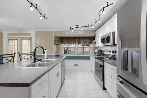 Kitchen - 4022 S Hands Cir, Independence, MO 64055 photo 1 of 2