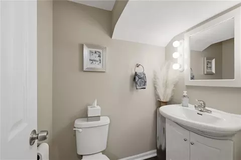 Bath - 4022 S Hands Cir, Independence, MO 64055 photo 3 of 3