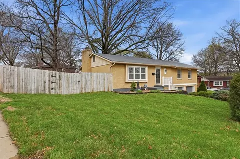 Exterior - 4022 S Hands Cir, Independence, MO 64055 photo 2 of 6