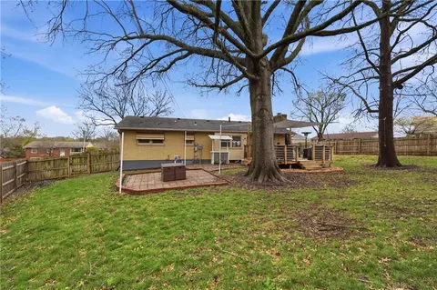 Exterior - 4022 S Hands Cir, Independence, MO 64055 photo 4 of 6