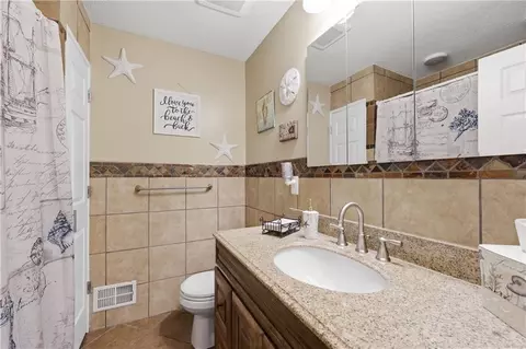 Bath - 4022 S Hands Cir, Independence, MO 64055 photo 1 of 3