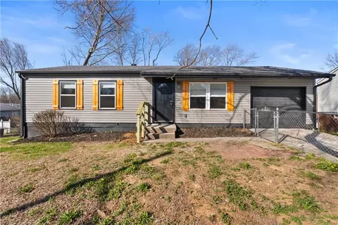 804 N 83rd Dr, Kansas City, KS 66112