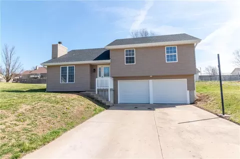 505 Santa Fe Dr, Gower, MO 64454