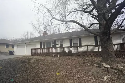 1203 S Highland Dr, Harrisonville, MO 64701