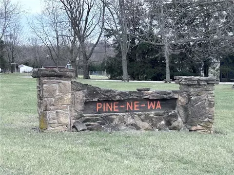 835 N 1710 Rd, Lawrence, KS 66049