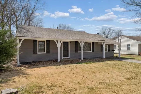 1113 E Cedar St, Olathe, KS 66061