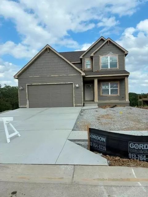 16192 Ryan Cir, Parkville, MO 64152