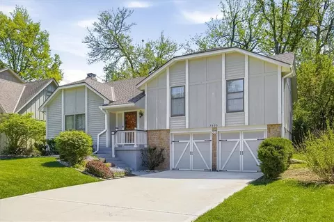 7805 W 114 Ter, Overland Park, KS 66210