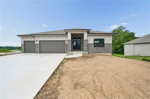 1824 Homestead Dr, Liberty, MO 64068
