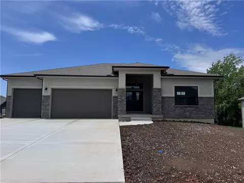 1824 Homestead Dr, Liberty, MO 64068