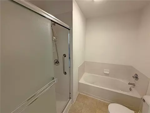 Bath - 823 NE Devon Dr, Lees Summit, MO 64064 photo 2 of 3