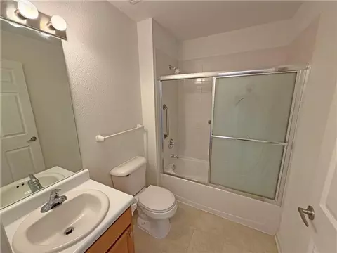 Bath - 823 NE Devon Dr, Lees Summit, MO 64064 photo 3 of 3