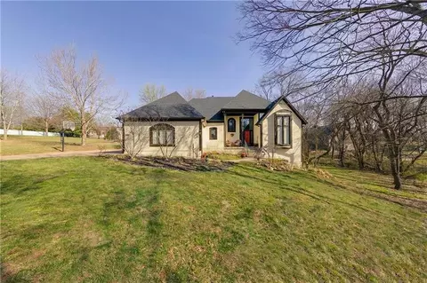 24600 W 61st Ter, Shawnee, KS 66226