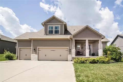 1612 March Ln, Raymore, MO 64083