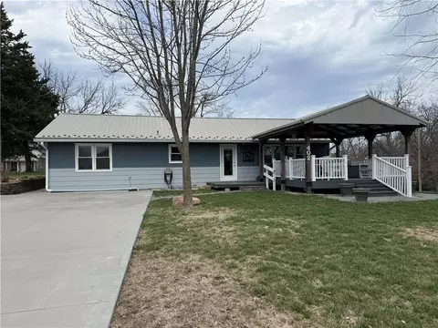 402 W 4th St, Stewartsville, MO 64490
