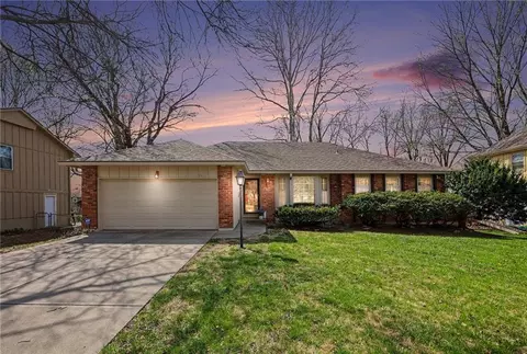 8411 W 87th St, Overland Park, KS 66212