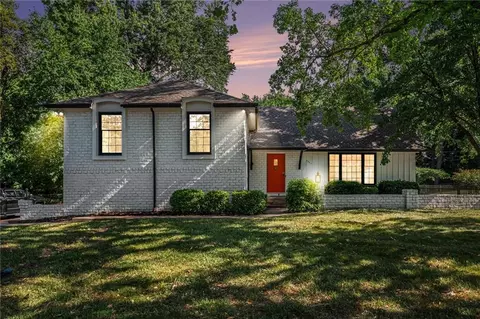 3322 W 95th St, Leawood, KS 66206