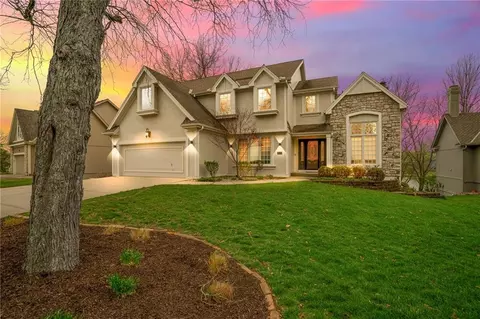 8512 N Oregon Ave, Kansas City, MO 64154