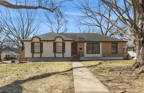 8825 Mcelroy Rd, Kansas City, MO 64134