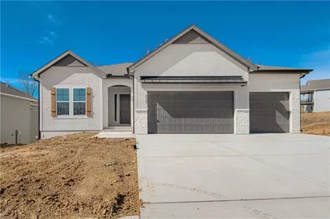 24924 W 145th St, Olathe, KS 66061