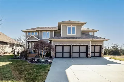 8005 Belford St, Shawnee, KS 66218