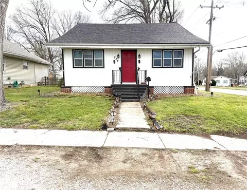 224 Walnut St, Pleasant Hill, MO 64080