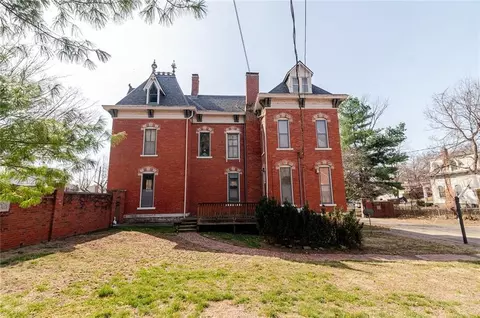 Exterior - 805 N 4 St, Atchison, KS 66002 photo 3 of 19