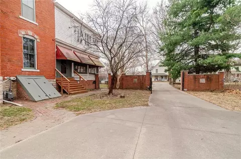 Exterior - 805 N 4 St, Atchison, KS 66002 photo 14 of 19
