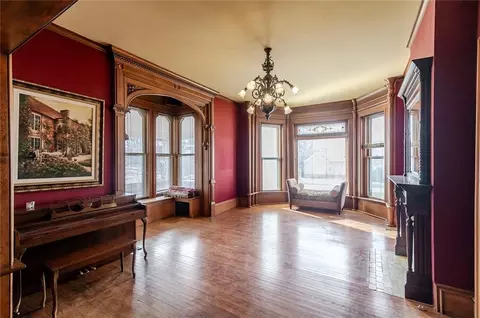 Living - 805 N 4 St, Atchison, KS 66002 photo 3 of 4