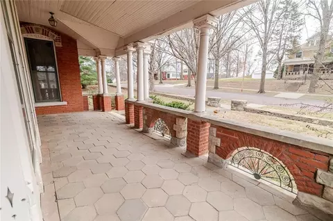 Exterior - 805 N 4 St, Atchison, KS 66002 photo 17 of 19