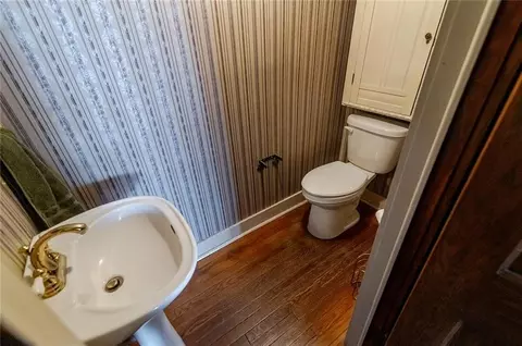 Bath - 805 N 4 St, Atchison, KS 66002 photo 3 of 6