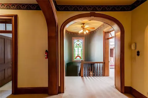 Entry Way - 805 N 4 St, Atchison, KS 66002 photo 2 of 11