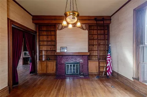 Living - 805 N 4 St, Atchison, KS 66002 photo 1 of 4