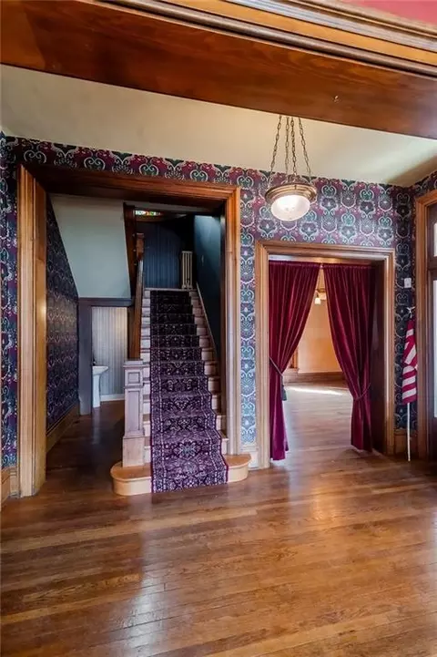 Entry Way - 805 N 4 St, Atchison, KS 66002 photo 7 of 11
