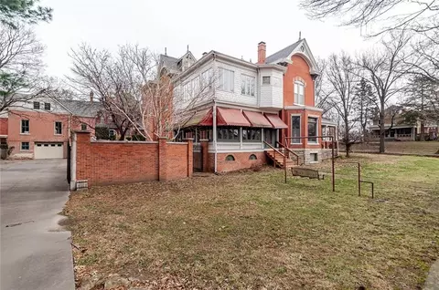 Exterior - 805 N 4 St, Atchison, KS 66002 photo 15 of 19