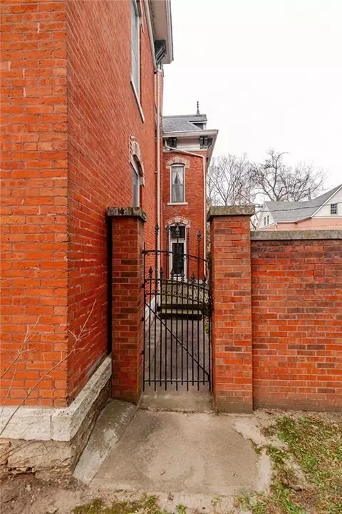 Exterior - 805 N 4 St, Atchison, KS 66002 photo 12 of 19