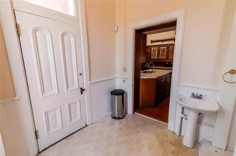 Entry Way - 805 N 4 St, Atchison, KS 66002 photo 10 of 11
