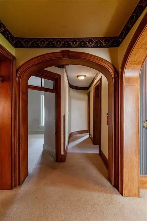 Entry Way - 805 N 4 St, Atchison, KS 66002 photo 3 of 11